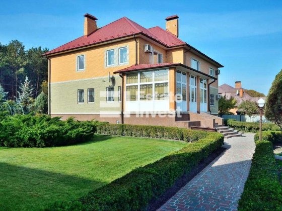 У продажу приватна резиденція з виходом до води серед соснового лісу Процев