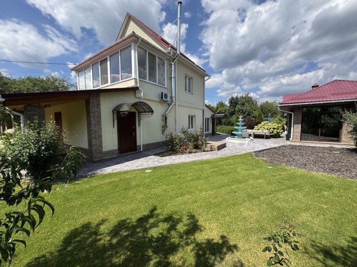 Продаж Будинку 255 м2 межа Романків, Нові Безрадичі біля озера - фото 1