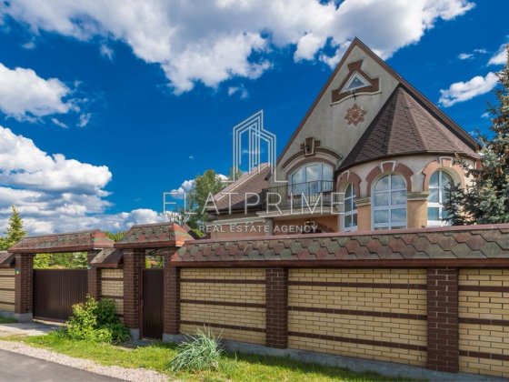 Будинок з озером в Романкові, Підгірці, Блакитне озеро, Лісники Романків