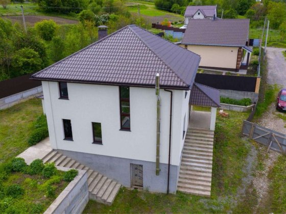 Стильний будинок з бомбосховищем і неймовірним краєвидом! Рославичі