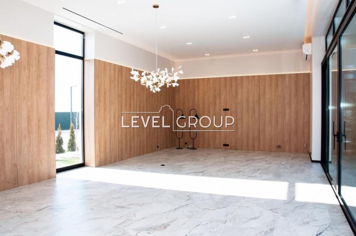 Готовий будинок з дизайнерським ремонтом. КМ "Рославичі"! - фото 1