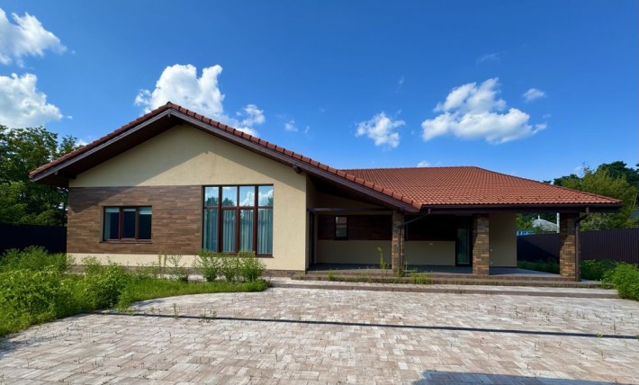 Новий сучасний 1-поверховий будинок в Романкові з бассейном - фото 1