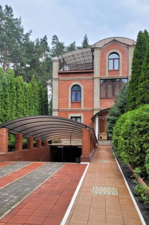 Старі Петрівці. Море. СТ Дніпро, Будинок 397 кв.м. - фото 1