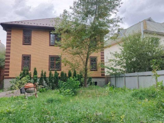 Продаж двоповерхового будинку в селі Таценкі, Обухівський район Таценки