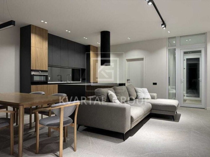 Продаж будинку з стильним ремонтом, мінімальне оформлення - фото 1