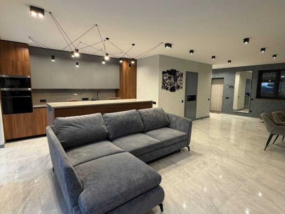 Продаж сучасного дуплексу, Лєтра Біла Церква