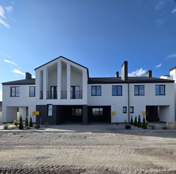 Кутовий таунхаус на Військбуді . Частково внутрішні роботи. - фото 1