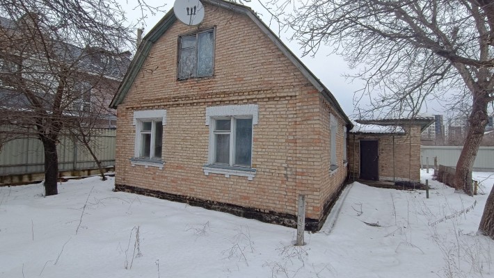 Продам будинок з ділянкою 5 соток. Є газ, центр. вода, єлектрика. - фото 1