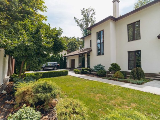 Якісний великий Будинок з ремонтом та технікою в ЦЕНТРІ Бучі 10 соток. Буча