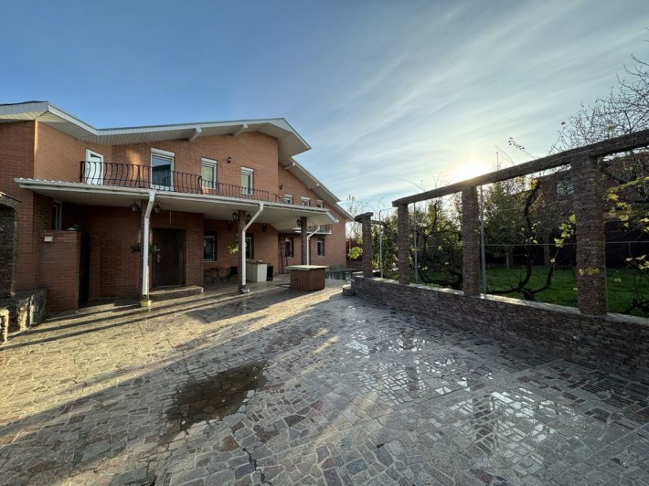 Будинок у Центрі р-н Дніпровської Рів'єри - фото 1