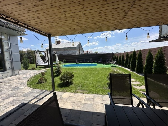 Продаж сучасного двоповерхового будинку  с басейном - фото 1