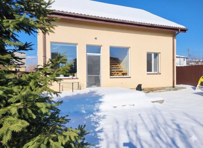 Будинок з терасою в передмісті Киева, місто Буча. - фото 1