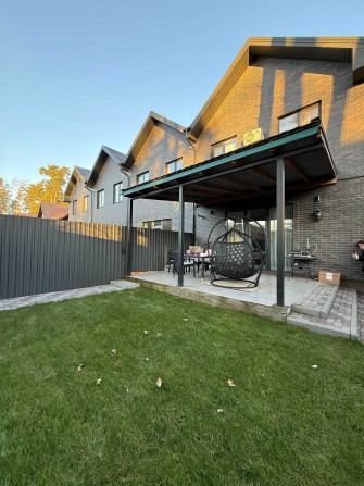 Продам Кутовий Таун з Ремонтом в Лісовій Бучі. Ділянка 3 сотки. - фото 1