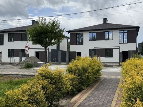 Будинок дуплекс біля озера! Газ Буча