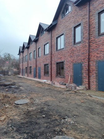 Таунхаус недалеко від центру - фото 1