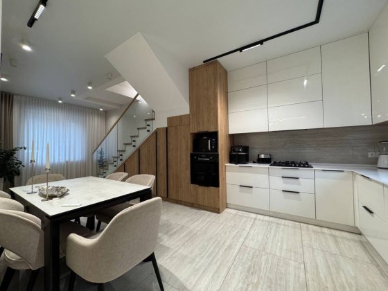 Дуплекс з сучасним ремонтом! Мін.оформлення! Є камін, 3 спальні,тераса Ирпень