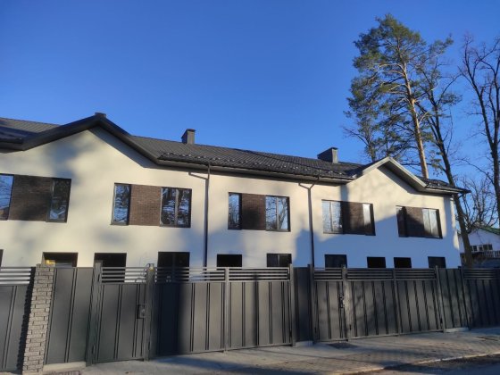 Таунхаус с великою ділянкою.Тиха вулиця Ирпень