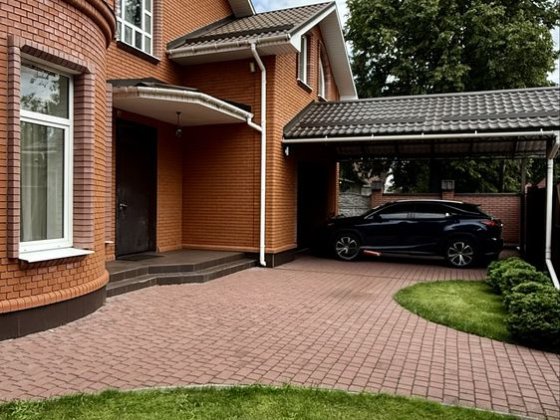 Будинок у нагірній частині міста, район ресторану «Armenia» Кременчук