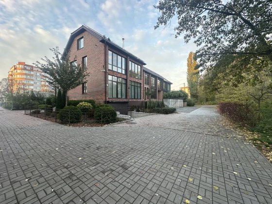 Продаж будинку таунхаусу