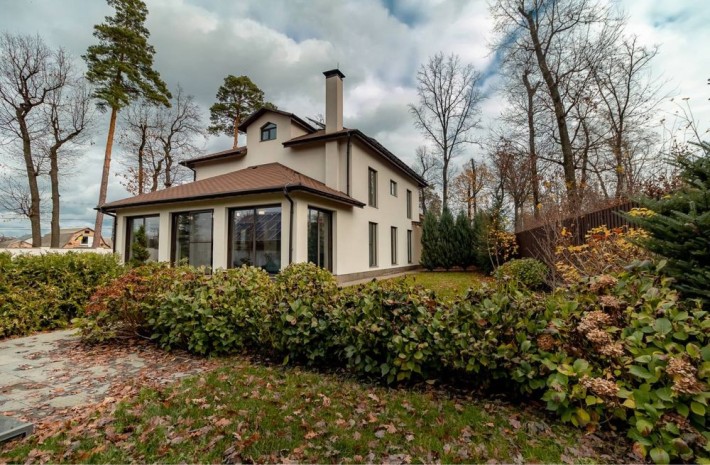 Затишний будинок у центрі Бучі з якісним ремонтом ландшафтним дизайном - фото 1