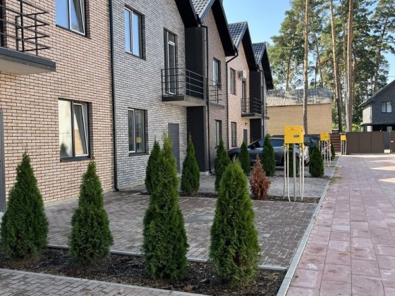 Кутовий таунхаус в Лісовій Бучі Буча