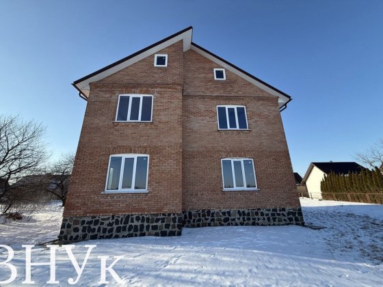 Продам будинок в районі Вишків Луцк