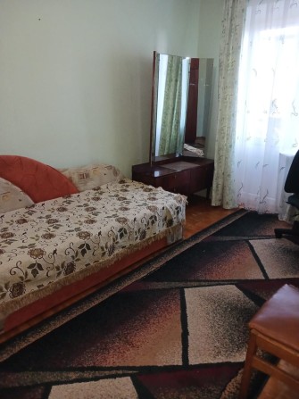 Здам 1 кімнату в довгострокову оренду для дівчини. Проспект Юності. - фото 1