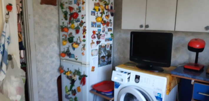 Сдам комнату на Тополе с лоджией в хорошем состоянии, без залога - фото 1