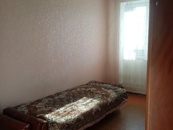 Здається кімната для  дівчини-студентки. Без шкідливих звичок. Кропивницкий