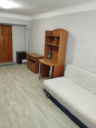 Кімната в гуртожитку, центр. Вільна з 1 березня. - фото 1