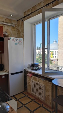 Шукаємо сусідку у 3-к. квартиру на Гончара! Кімната з балконом, центр - фото 1