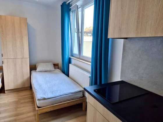 Здам місце в кімнаті Київ метро Чернігівська  1300 грн. в місяць Киев