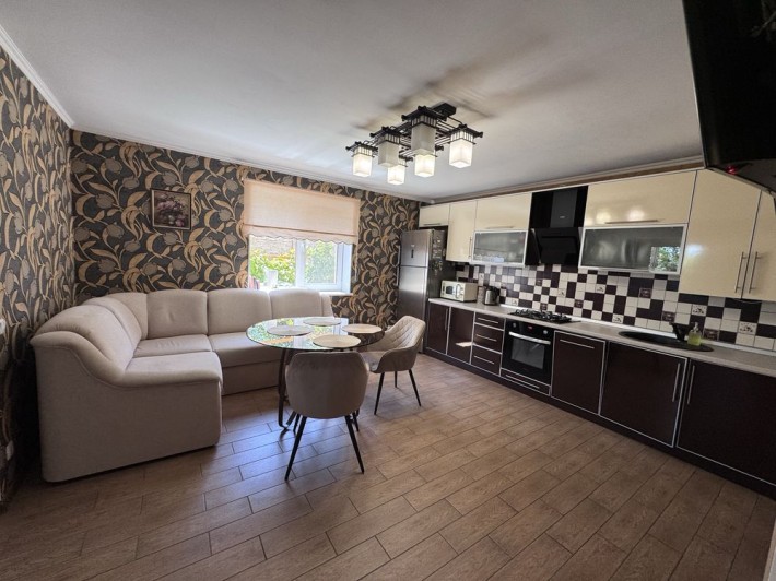 Чудовий Будинок в передмісті - фото 1