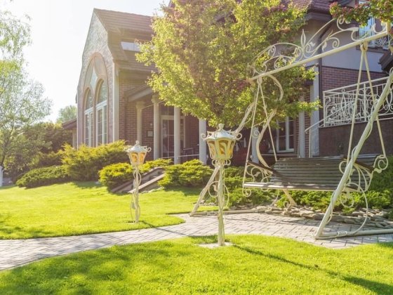 С. Хлепча, берег р. Стугна, Одесское направление, свое озеро и парк Хлепча