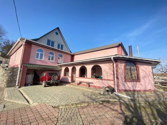 Продаж чудового будинку з виходом до річки Шкаровка