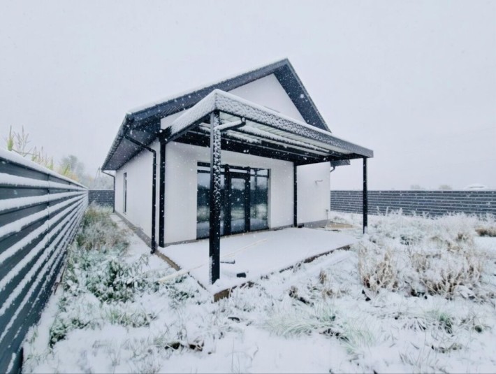 Продаж 2 поверхового будинку з верандою та земельною ділянкою - фото 1