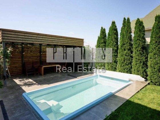 Пропонується на продаж будинок з басейном в с. Шевченкове Київська обл Шевченково