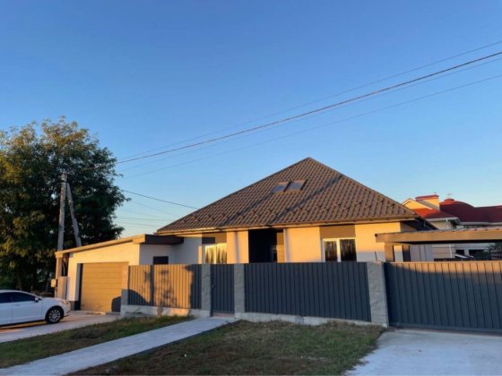 Продам будинок з окремим гаражем у с. Шевченкове Шевченкове