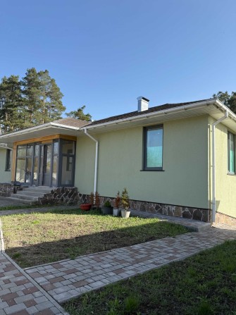 Продам котедж 480м  с.Шпитьки 17 км по Житом. трасі 15с.біля озера - фото 1