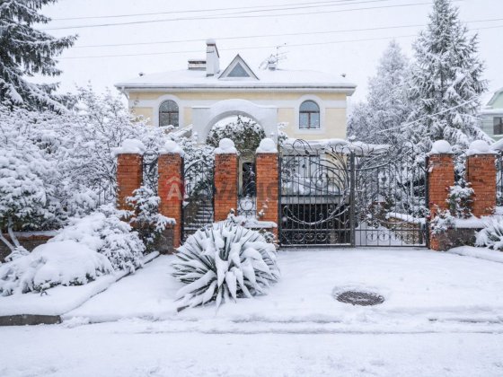 Без комісії! Просторий будинок у с. Шевченкове (Білогородка) Шевченково