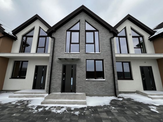 Сучасний ТАУНХАУС з якісним будівництвом і великою ділянкою. Шевченково