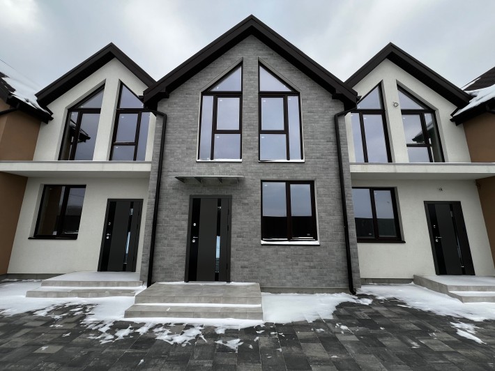 Сучасний ТАУНХАУС з якісним будівництвом і великою ділянкою. - фото 1