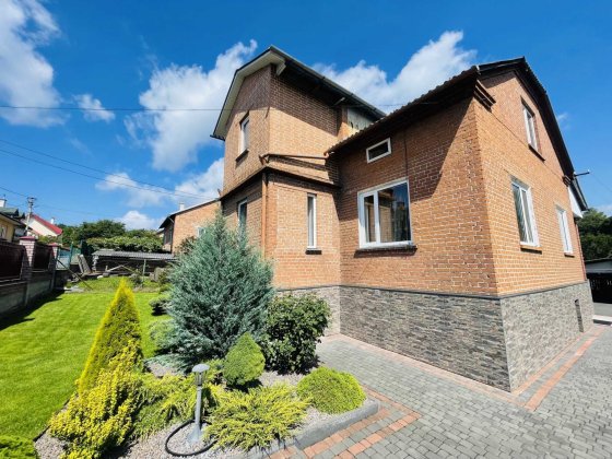 Продаж окремого особняку на ділянці 17 сот Сокільники поруч Львів! Сокольники