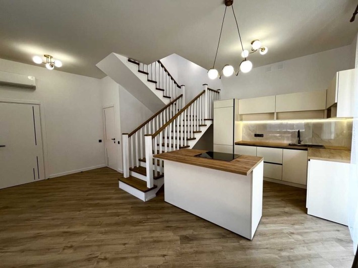 Продаж котеджу з новим сучасним ремонтом в Брюховичах вул. Під Осовою - фото 1