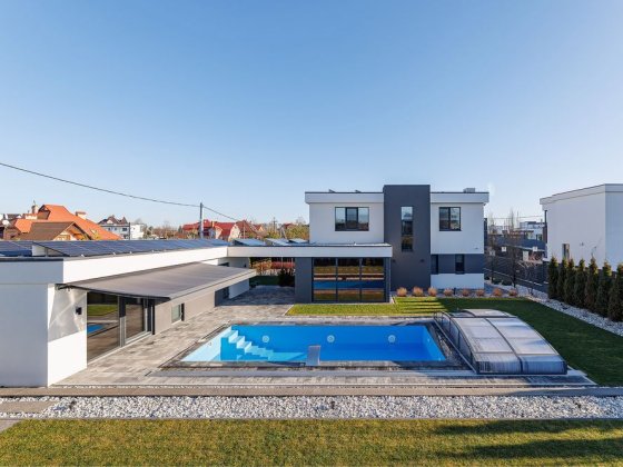 Сучасний будинок з басейном в Сокільниках Сокольники
