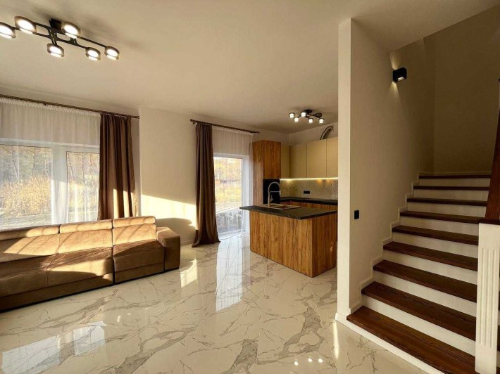 Продаж котеджу з новим стильним ремонтом у Брюховичах. - фото 1