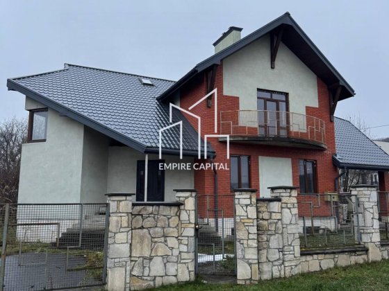 Просторий будинок у Винниках, вул. Лісна Винники