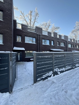 Таунхаус під єОселю з терасою на даху. Локація топ! - фото 1