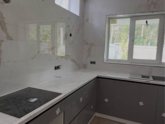 Гарний будинок з ремонтом в Бучі. Поряд Центральний парк. Буча