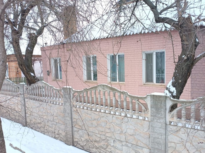 Продам добротный дом в Центре города остановка Гостиница Киев - фото 1